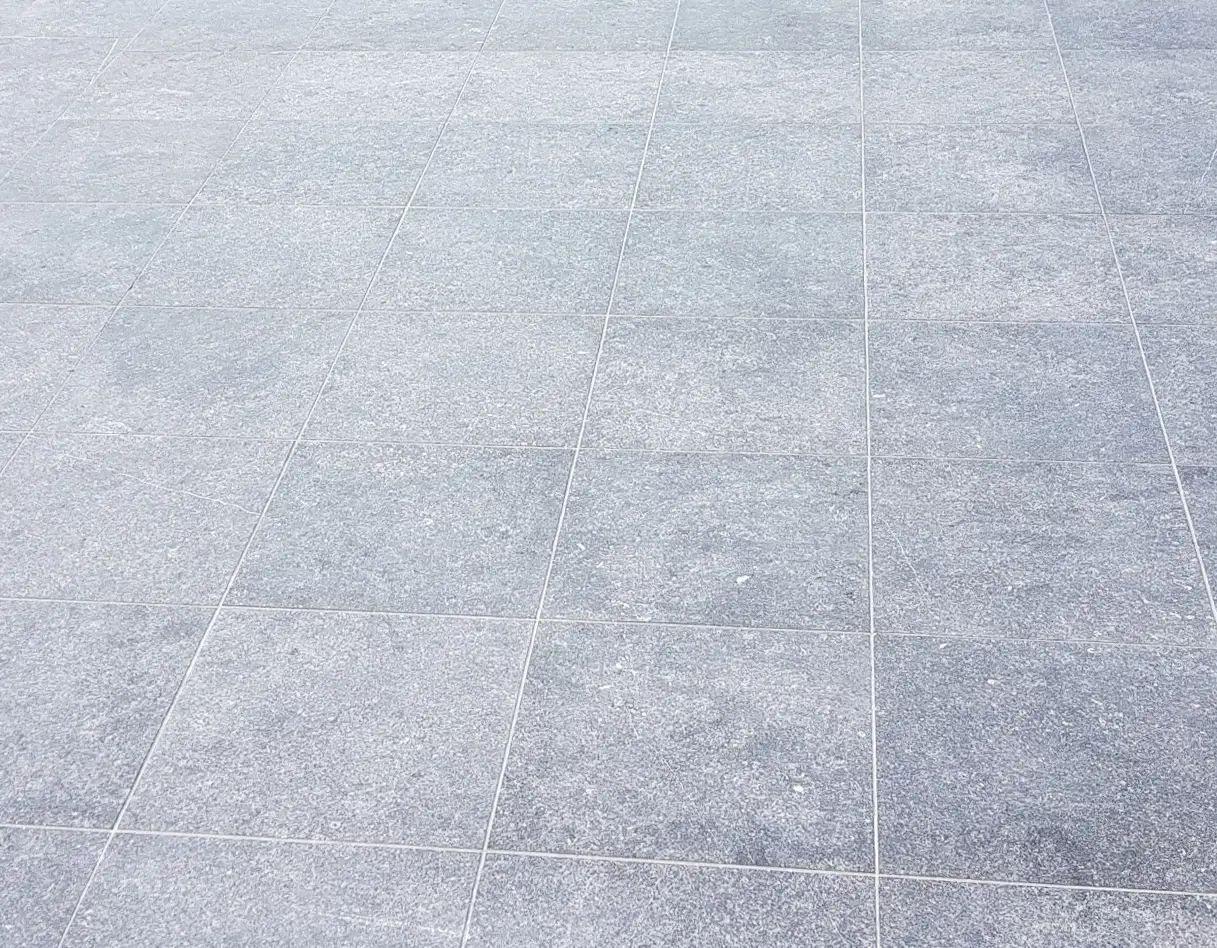 een granieten vloer gereinigd door marble care