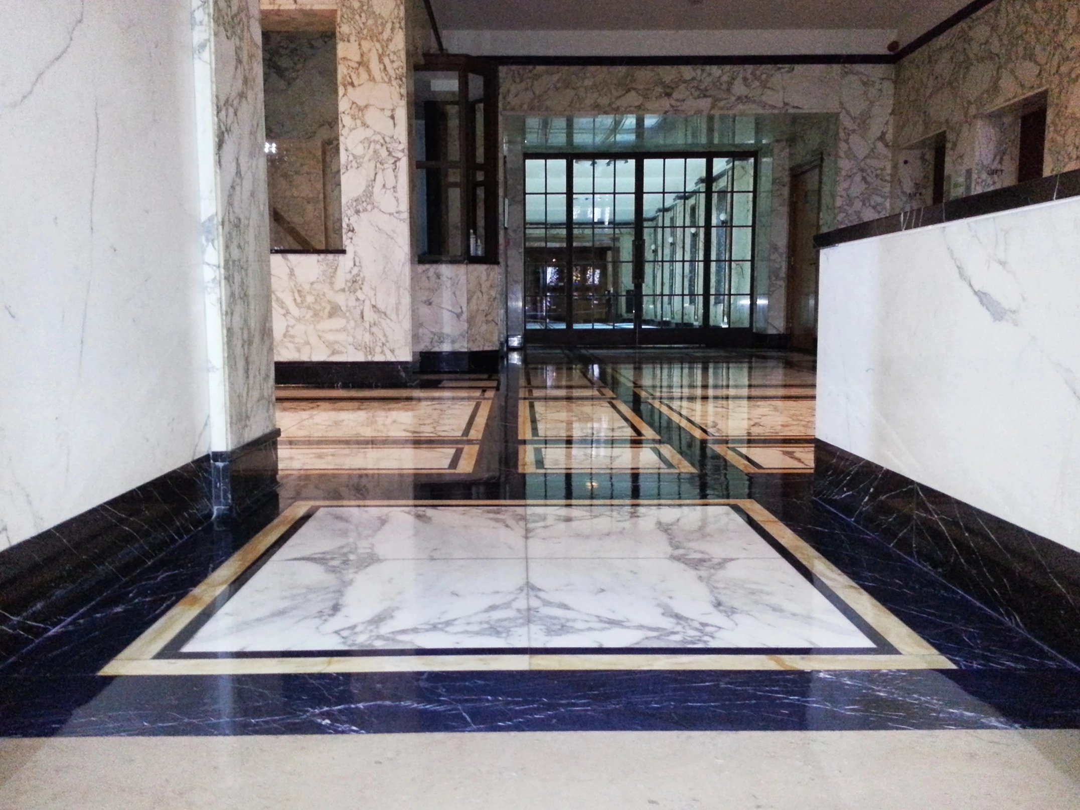 een vloer onderhouden door marble care