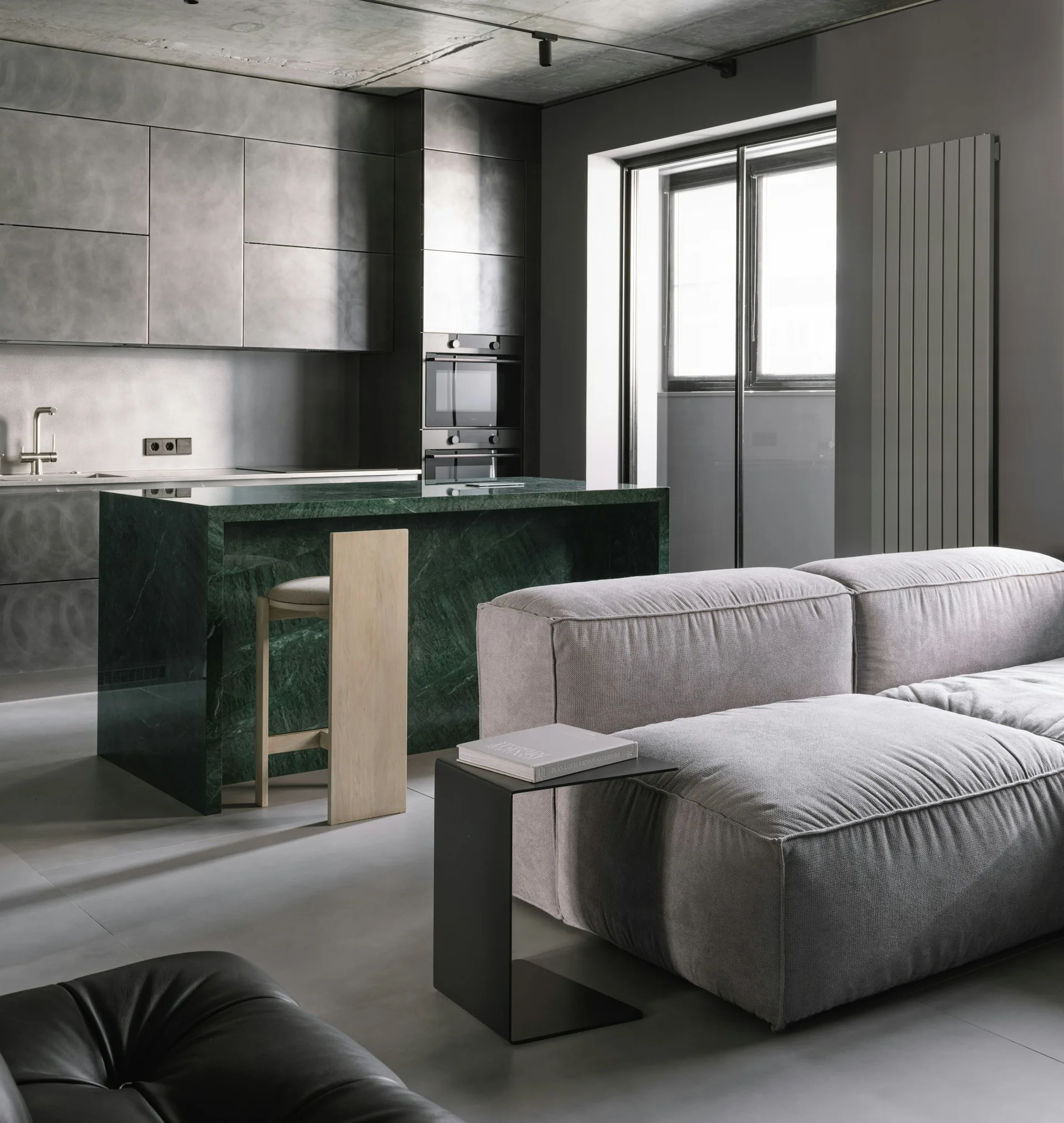 Combineer natuursteen stijlvol met hout, metaal, glas en textiel. Ontdek hoe u contrast en balans creëert voor een tijdloos interieur. Marble Care - Natuursteen combineren