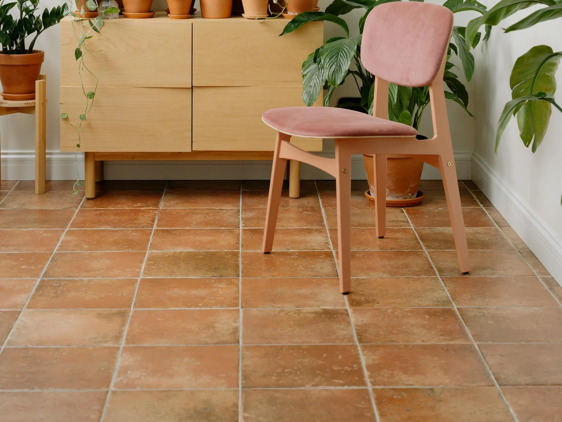 Terracotta behandelen, reinigen en repareren zorgt voor een prachtige uitstraling en bescherming tegen slijtage met de professionele zorg van Marble Care.